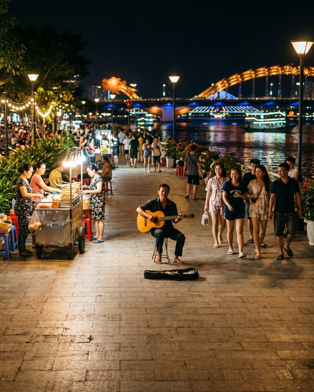 Phố đi bộ Bạch Đằng