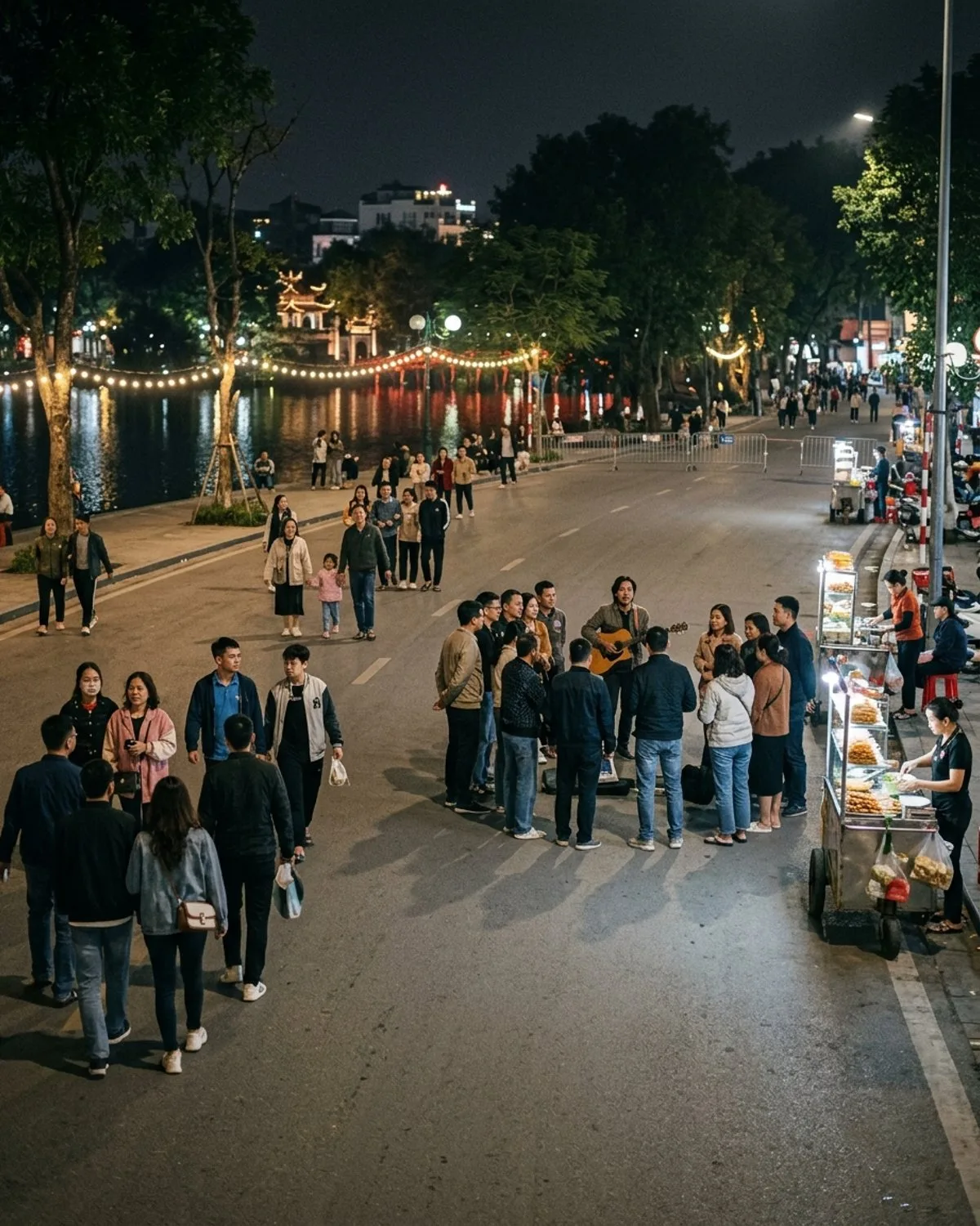Phố đi bộ hồ Hoàn Kiếm